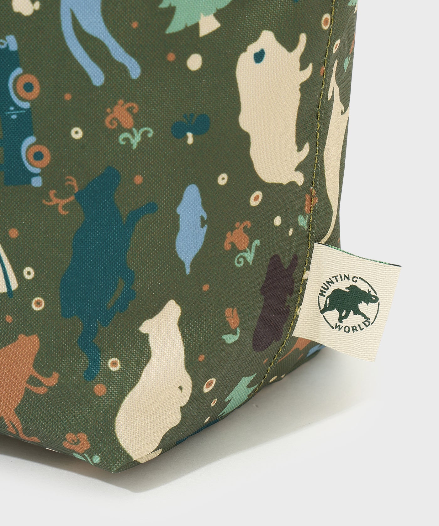 リサイクル素材を使用した新作チャリティーバッグ – HUNTING WORLD