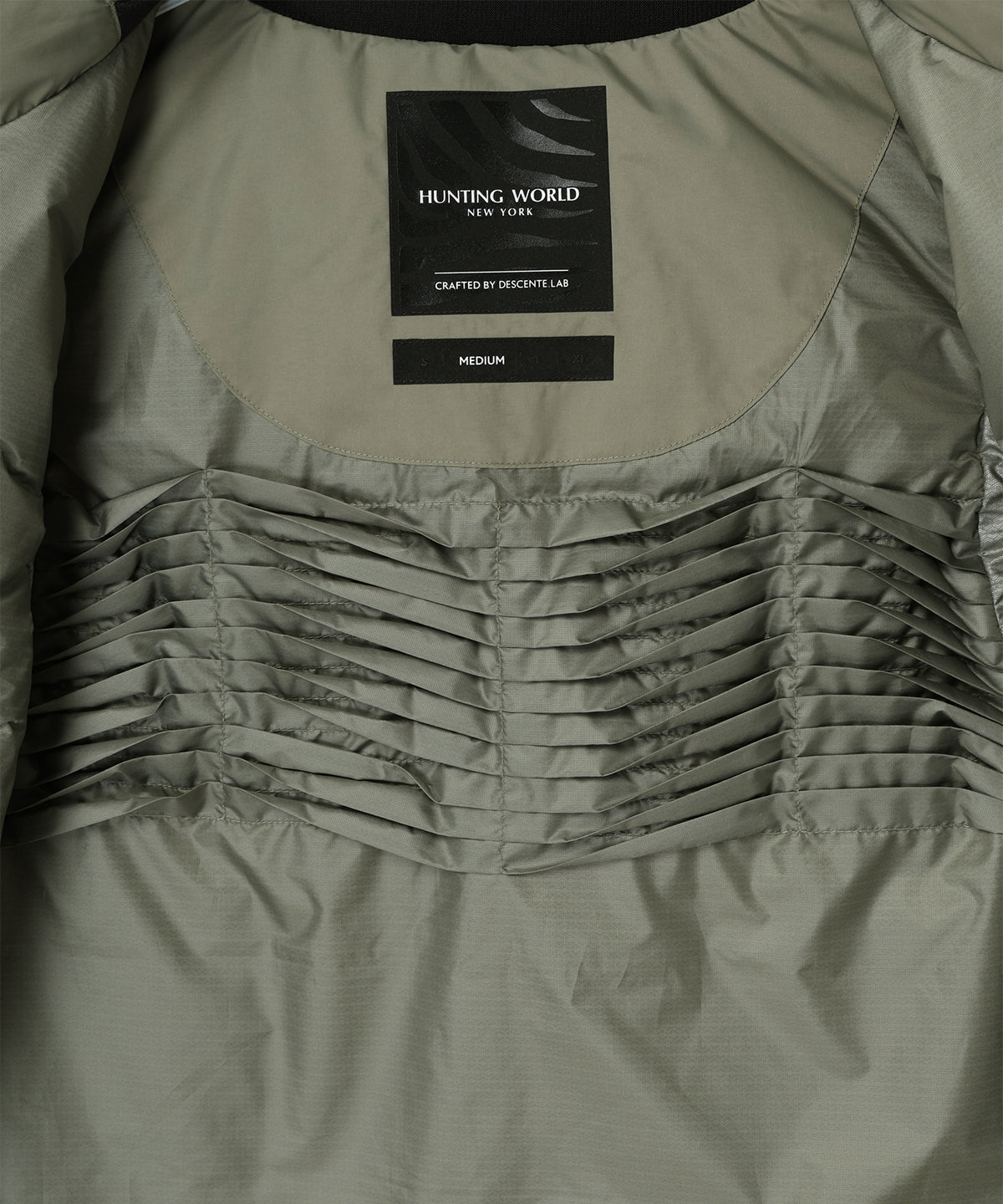 CRAFTED BY DESCENTE.LAB[クロスプリーツダウンベスト FVE01M]グリーン6236600455メンズ 9