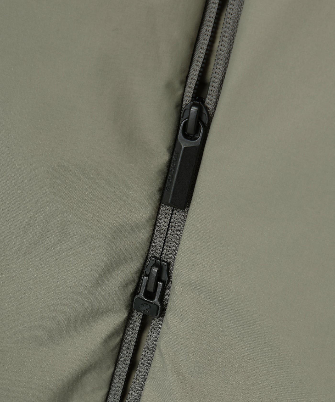 CRAFTED BY DESCENTE.LAB[クロスプリーツダウンベスト FVE01M]グリーン6236600455メンズ 7