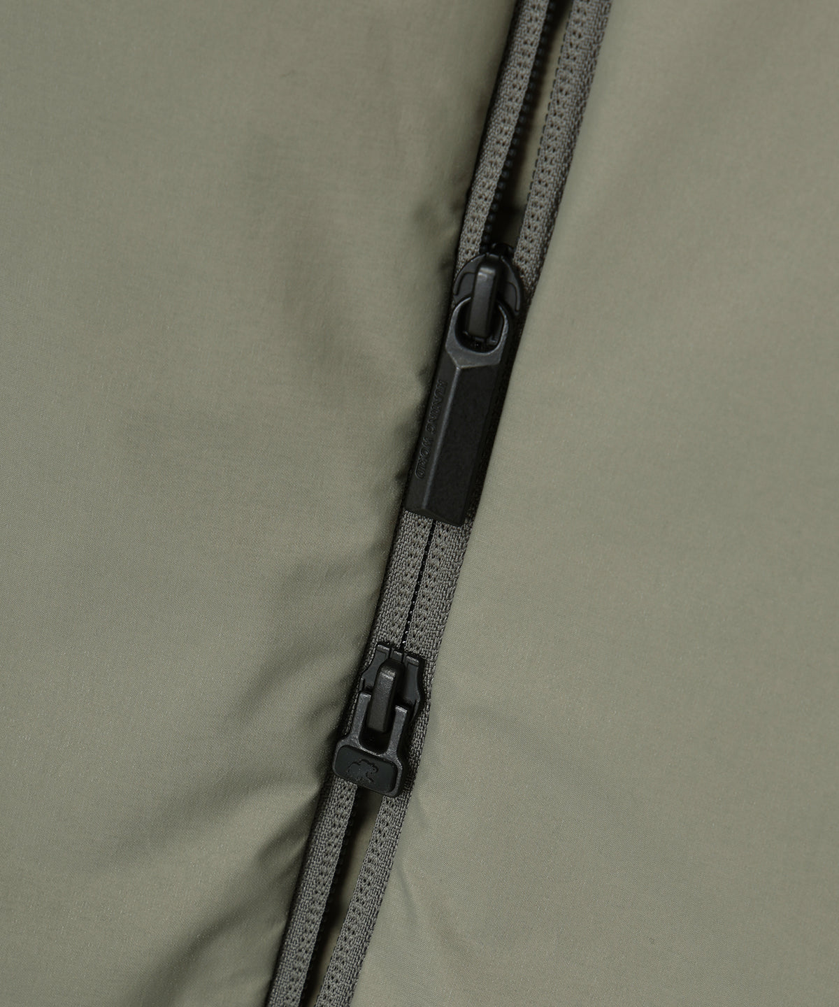 CRAFTED BY DESCENTE.LAB[クロスプリーツダウンベスト FVE01M]グリーン6236600455メンズ 7