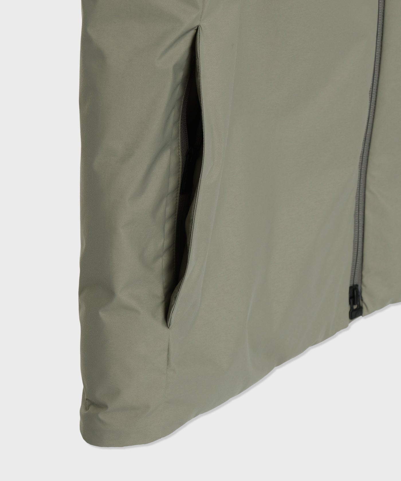 CRAFTED BY DESCENTE.LAB[クロスプリーツダウンベスト FVE01M]グリーン6236600455メンズ 6