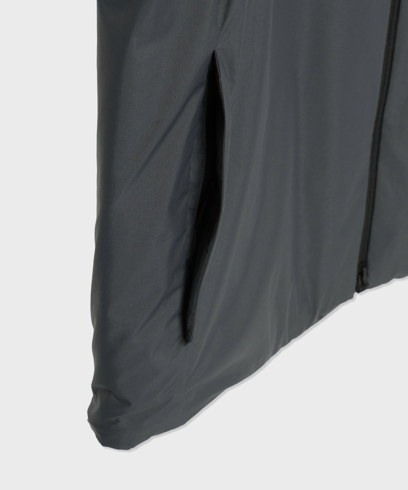 CRAFTED BY DESCENTE.LAB[クロスプリーツダウンベスト FVE01M]グレー6236600405メンズ 6