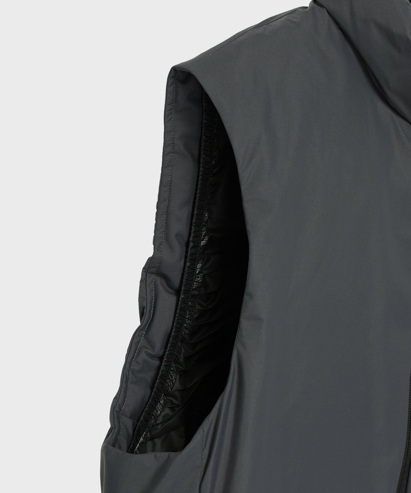 CRAFTED BY DESCENTE.LAB[クロスプリーツダウンベスト FVE01M]グレー6236600405メンズ 5