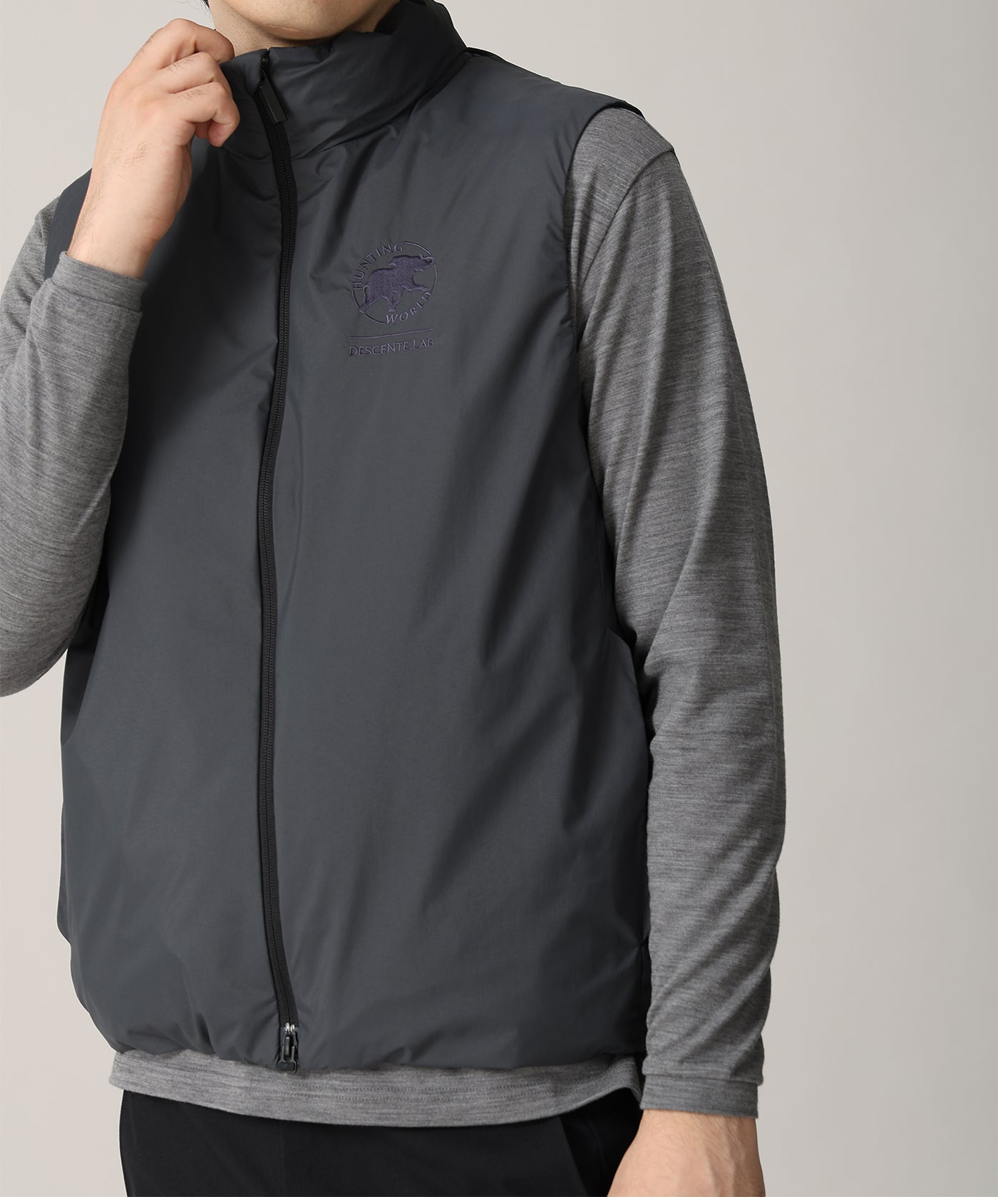 CRAFTED BY DESCENTE.LAB[クロスプリーツダウンベスト FVE01M]グレー6236600405メンズ 1
