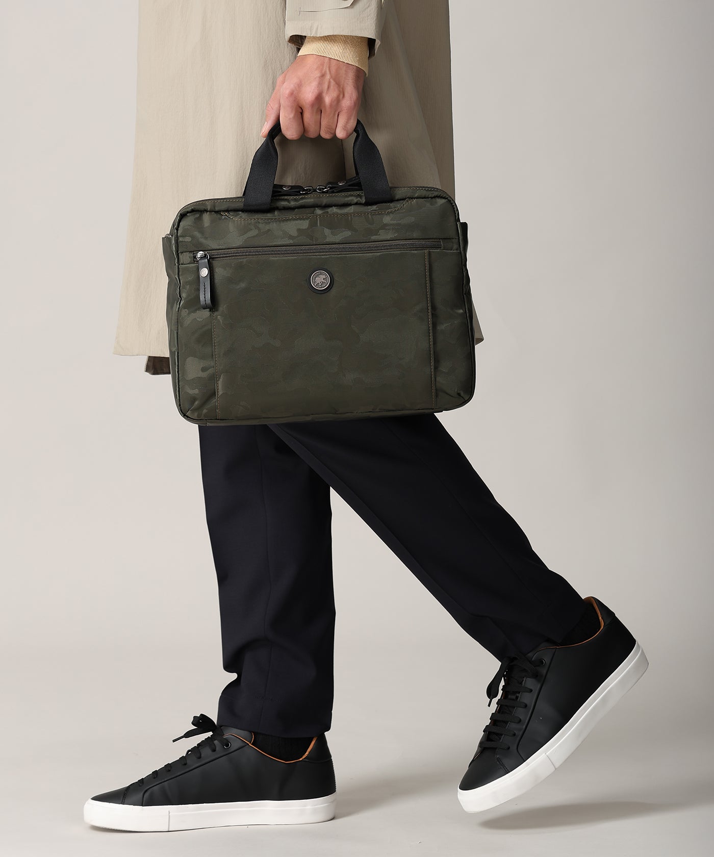 ユーティリティカモ[2WAYショルダー6098UTC]オリーブ6109172446 HUNTING WORLD