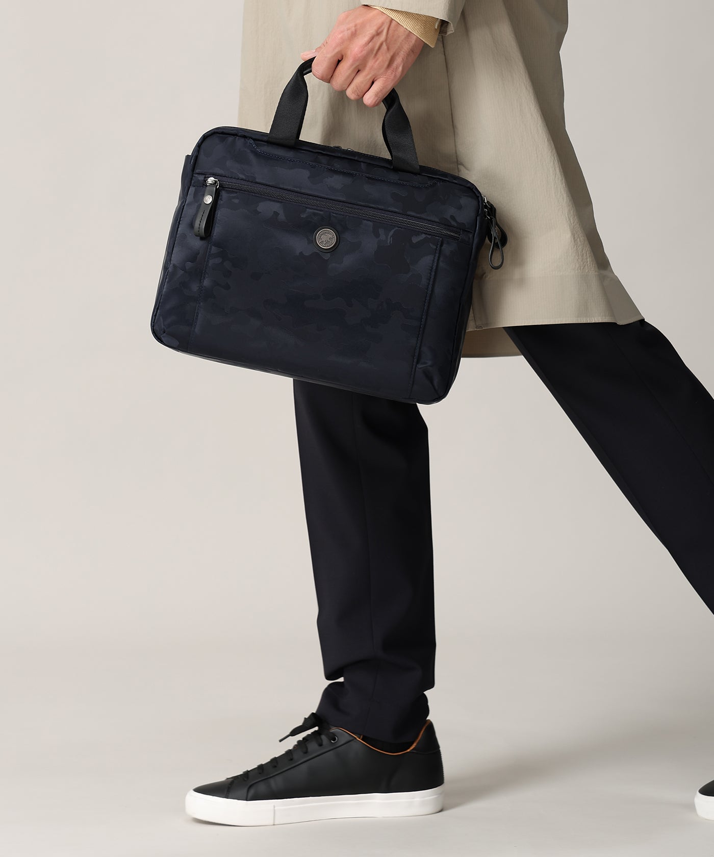 ユーティリティカモ[2WAYショルダー 6098UTC]ネイビー6109173678 HUNTING WORLD